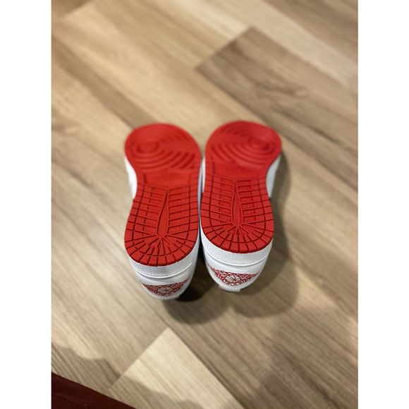 Jordan 1 Low White University Red Black Men size 10 553558-118 New - Picture 7 of 8